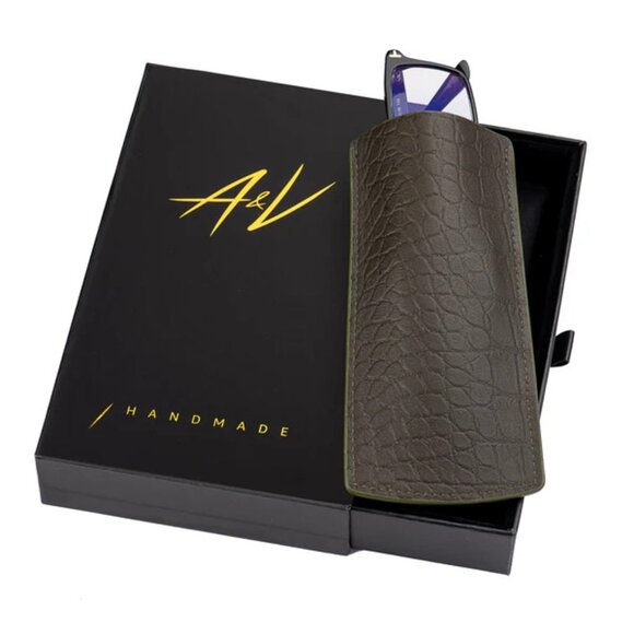 Premium Calfskin Eyewear Case embossed in Alligator Style - Sharkskin Color - Picture 2 of 3